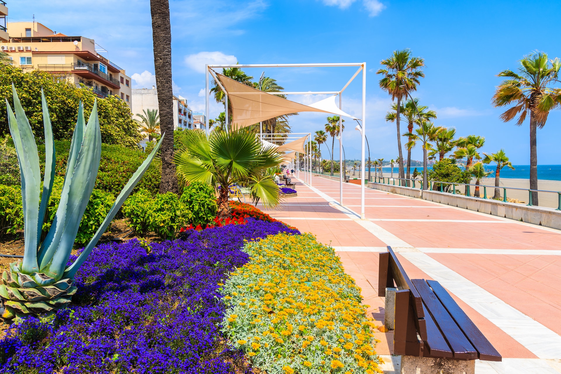 Vista del Paseo Marítimo de Estepona , a tan sólo 4 minutos andando desde la casa.